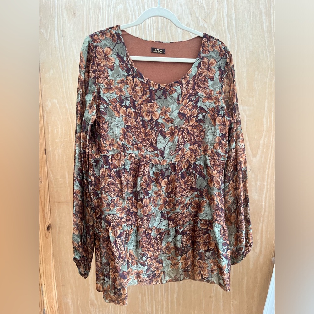 Italian-made LOLA blouse with slip